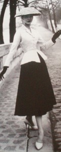 dior strój pochodzący z kolekcji Diora "New Look" 1947